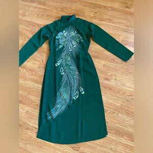 Chic Long Sleeve Green Vietnamese Ao Dai with Beautiful Design
